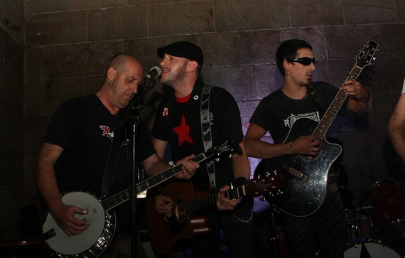 RIPeko gitarrista Jul Bolinaga hil da kontzertuan jotzen ziharduela