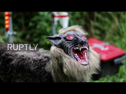 Baserria eta baratzea zainduko dizkizun otso beldurgarria [Bideoa]