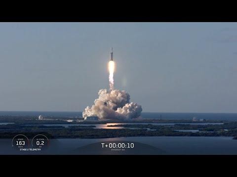 SpaceX espazio-untzien lehenengo misio komertziala arrakastaz burutu dute