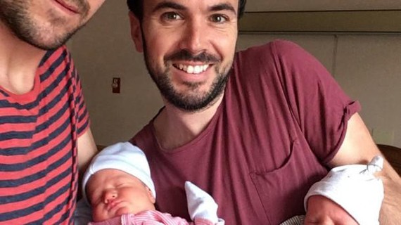 Xabier eta Urko, subrogatutako haurdunaldiari esker guraso