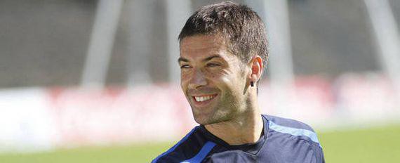 Mikel Labakak futbolari izateari utzi dio