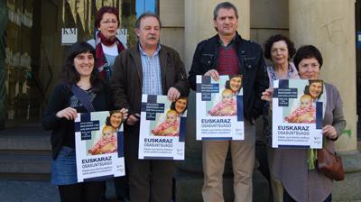 Hiru pauso Osakidetzari historia klinikoa eta odol analisiak euskaraz eskatzeko