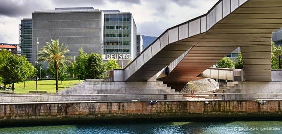 Jardunaldi bat modu ulergarrian euskaraz azaltzea zaila da itxuraz