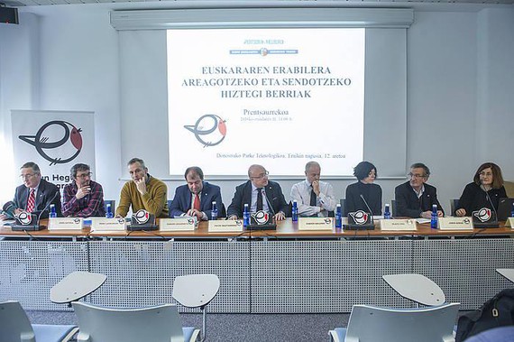 Jaurlaritzak euskarazko zortzi hiztegi aurkeztu ditu