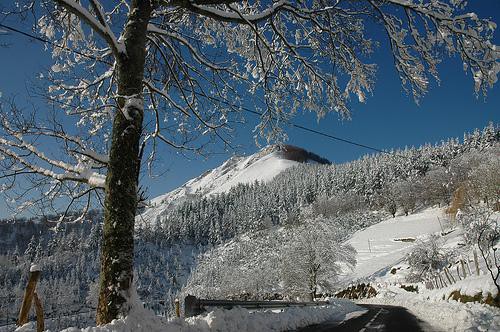 Mendiak, "elurtuta"?