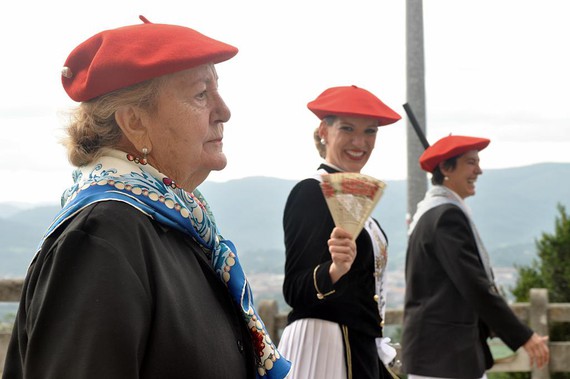 "Amonaren zoriontasuna", Espe Etxeberria, 87 urterekin, Jaizkibelekin lehenengoz desfilatzen