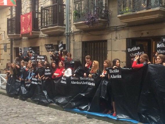 Hondarribiko alarde matxista are historikoago egitea