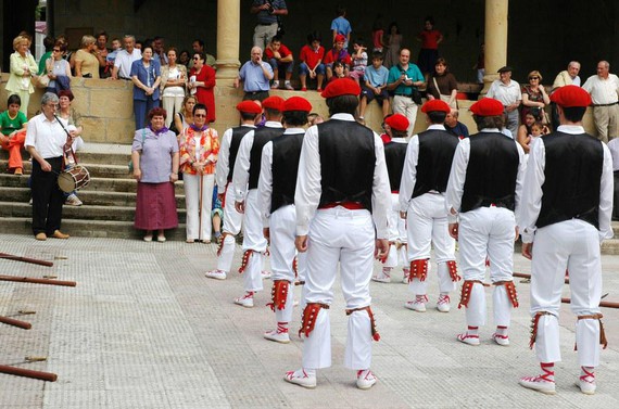 Berrizen ez da emakumerik baztertuko herriko dantza tradizionaletan