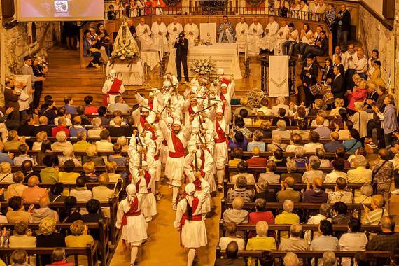 Ariketa: errituetako ezaugarri kristauak, paganoak eta osagai kultural ateoak bereiztu