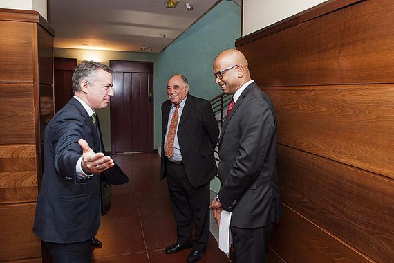 Gobernu bat, mesedez