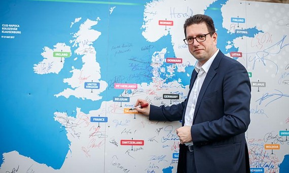 Minority SafePack egitasmoak bete du hizkuntza gutxituen alde izenpeak biltzeko erronka