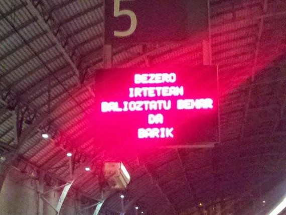 Zer nahiago duzue, euskaraz gaizki idatzitakoa edo euskararik ez duena?