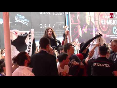 Hugh Jackman euskal presoen aldeko zapiekin