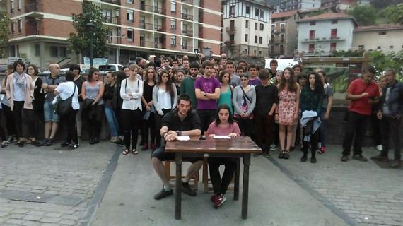 Ibarran bi emakume drogatu eta bahitu egin dituztela salatu dute