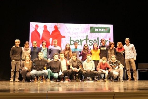 Durangaldea taldeak irabazi du bertsolari gazteen 26. BBK Sariketa