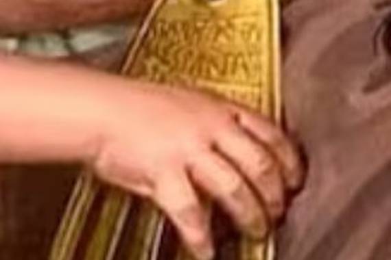 Irulegiko esku honek... badu zerbait okerra ezta?