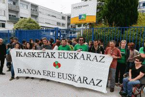 Baxoa euskaraz egin ezina salatu dute azterketaren lehen egunean