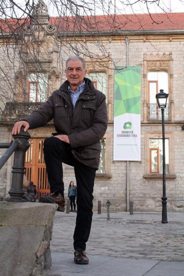 Iñaki Martinez de Luna (Geu Elkartea): "Hiztunen premiak ugari izanik, ezin da karta bakarrera jokatu"