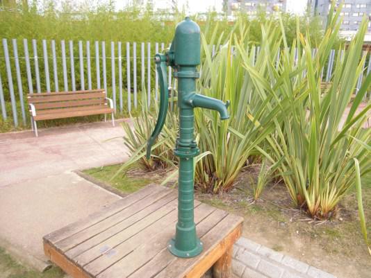 "Baina mutilek pixa eserita egin dezakete?" Maskulinitatea, hezkuntza eta komunen erabilera