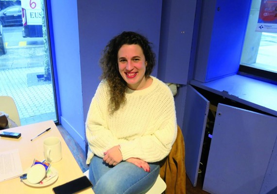 Ane Labaka: "Ahalduntzeko eta munduan kokatzeko balio dit bertsoak"