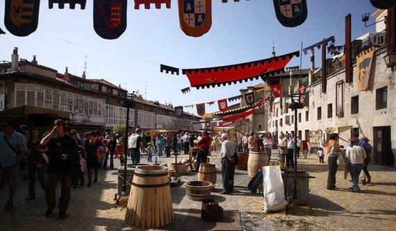 Erdi Aroko azoketako hizkuntz politikaz