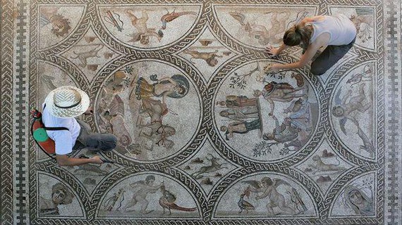 Ikaragarri ederra Castulon (Jaen) aurkitu duten mosaiko erromatarra