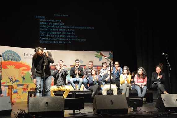 Mundu bat gaztelania eta ingelesetik pasa gabe