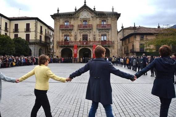 Soka ez da eten, baina agintari gorenak sokatik kanpo kokatu dira
