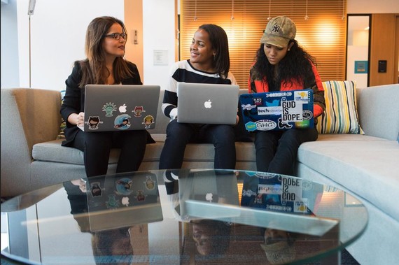 Teknologia emakume ahotsez