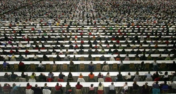 EAEko Hezkuntzako oposaketa publikoari kritika gogorra