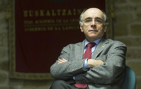 Andres Urrutia: "Euskaltzaindiak, zerbitzua ematen ez badu, jai dauka"