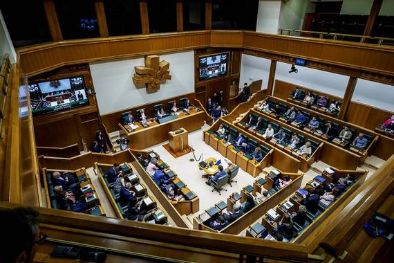 Euskal Enplegu Publikoaren legea zertan aldatzen den euskararekiko