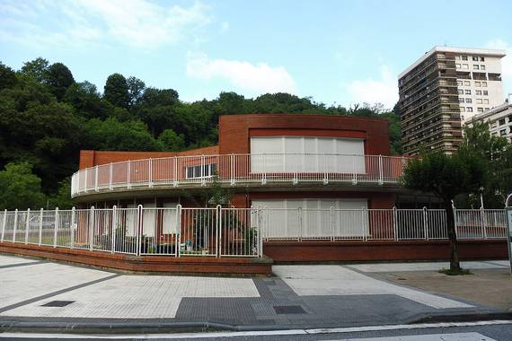 DBHko aniztasun gelen ezaugarri interesgarriak