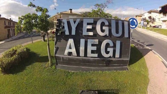 Aiegik eremu ez-euskaldunean jarraitzea erabaki du galdeketan