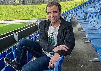 Jagoba Arrasate: "Ligan abantaila daukagu, euskaraz hitz egiten badugu inork ez digulako ulertzen"