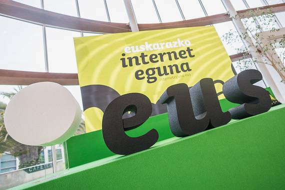 Euskararen eskaera handitzeko deia, Interneten Nazioarteko Egunean