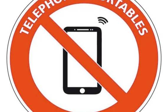 Iparraldeko lizeoetan mugikorren erabilera asko murriztuko da