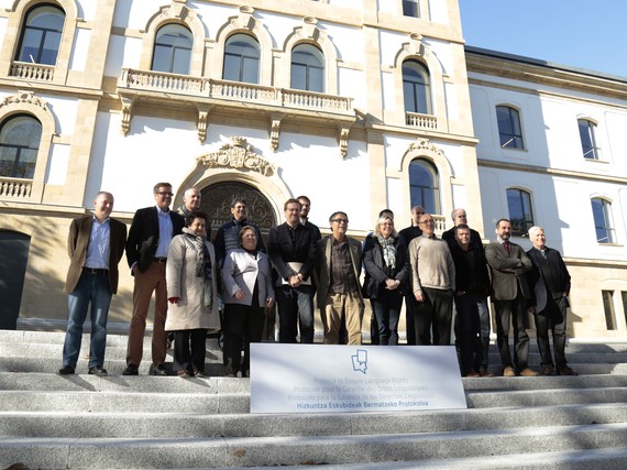 Hizkuntza Eskubideak Bermatzeko Protokoloa osatzeko Batzorde Zientifikoa lanean hasi da