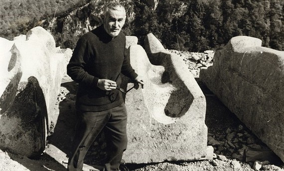 Oteizaren apostoluen frisoaren historia