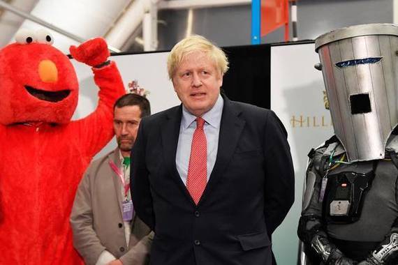 Nor dira lider britainiarren ondoan agertzen diren frikiak?