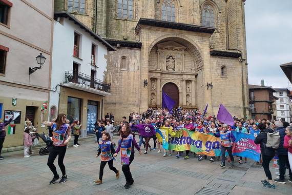 Gazteen mezua zegoen Korrikako lekukoaren barruan
